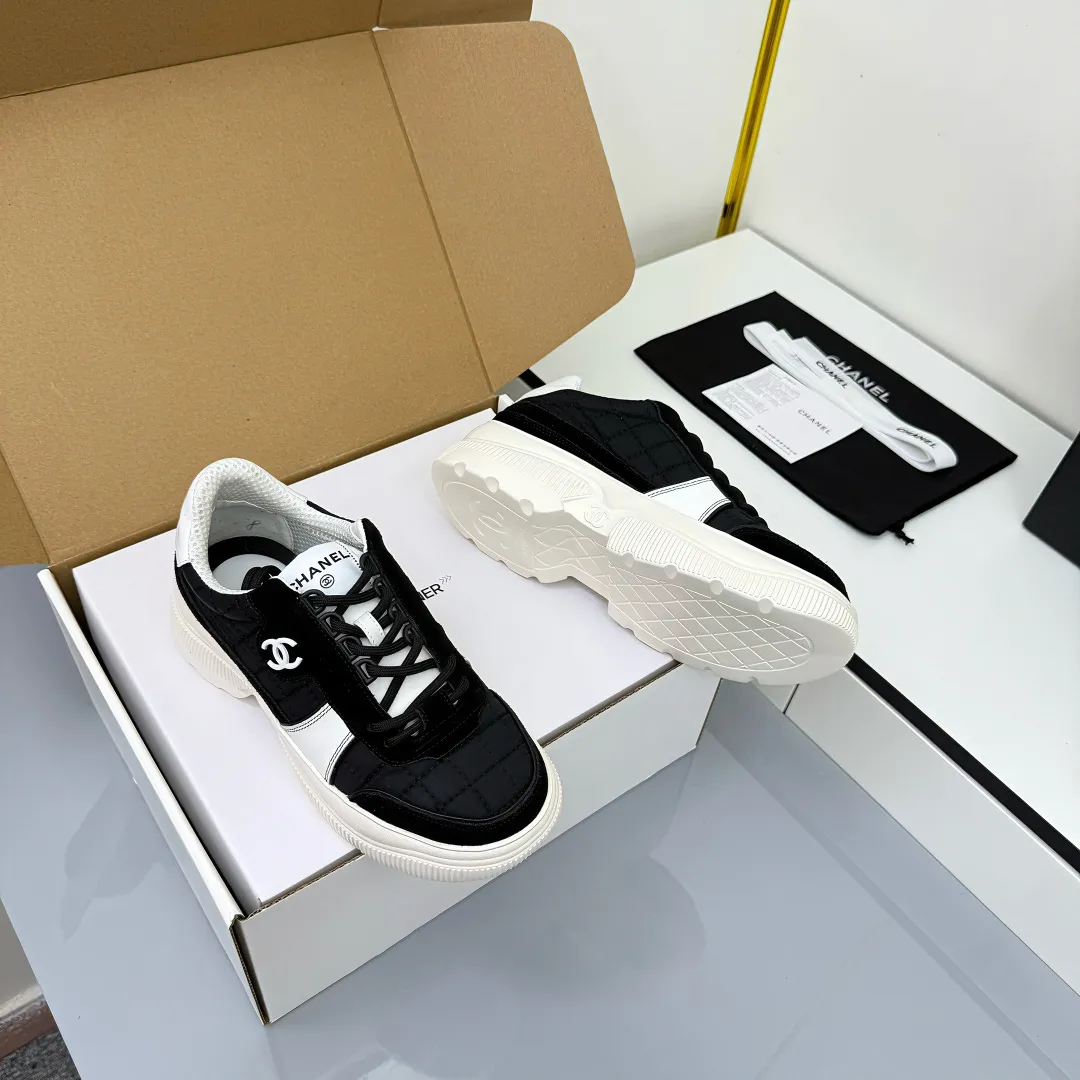 👟👟Ex-factory price 620👟👟 Chanel bread shoes ~ original calfskin panda shoes Chanel 25C latest hot style panda black and white sports shoes casual sneakers Xiaoxiang hot item classic black and white panda color coco girls must pay Fabric: original custom mixed sheepskin lining: original imported breathable mesh lining outsole: Original molded rubber + TPU combination Size: Women's 35-41